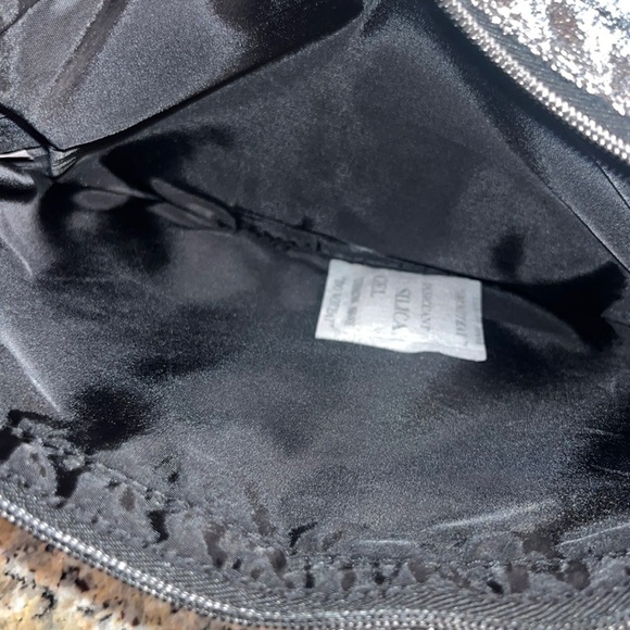 FREE with Purchase 🆓 New Large VICTORIA’S SECRET Cosmetic Bag - Picture 9 of 10